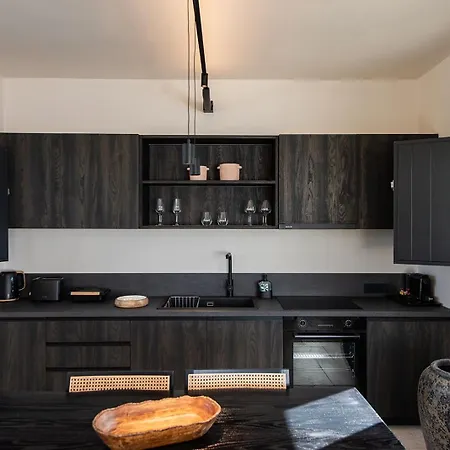 Avento Luxury Aparthotel Santorini Island
